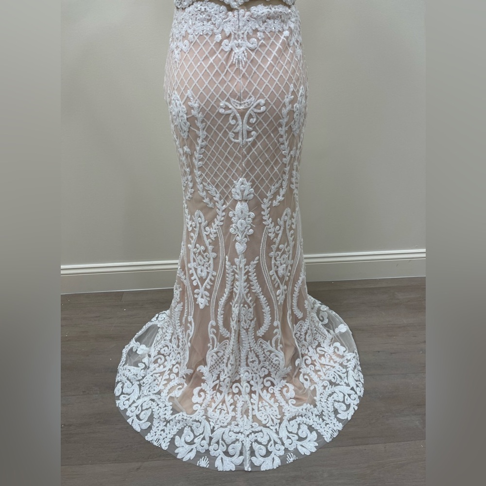 WHITE DRESS - Picture 5 of 6